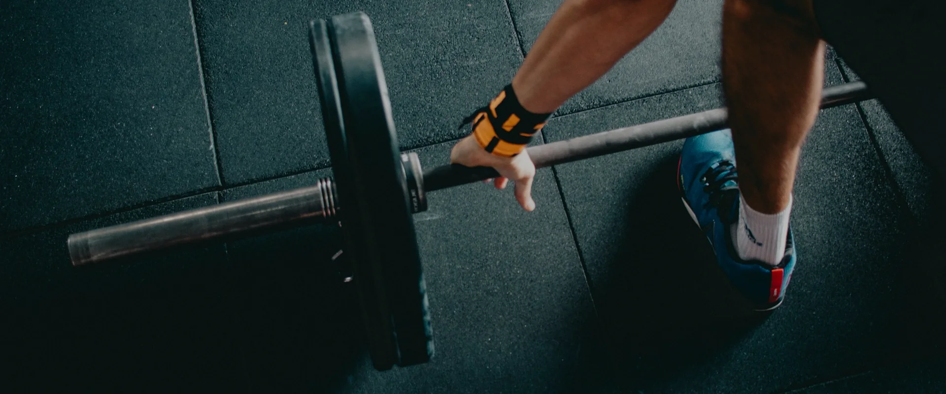 Heavy power lifting station background